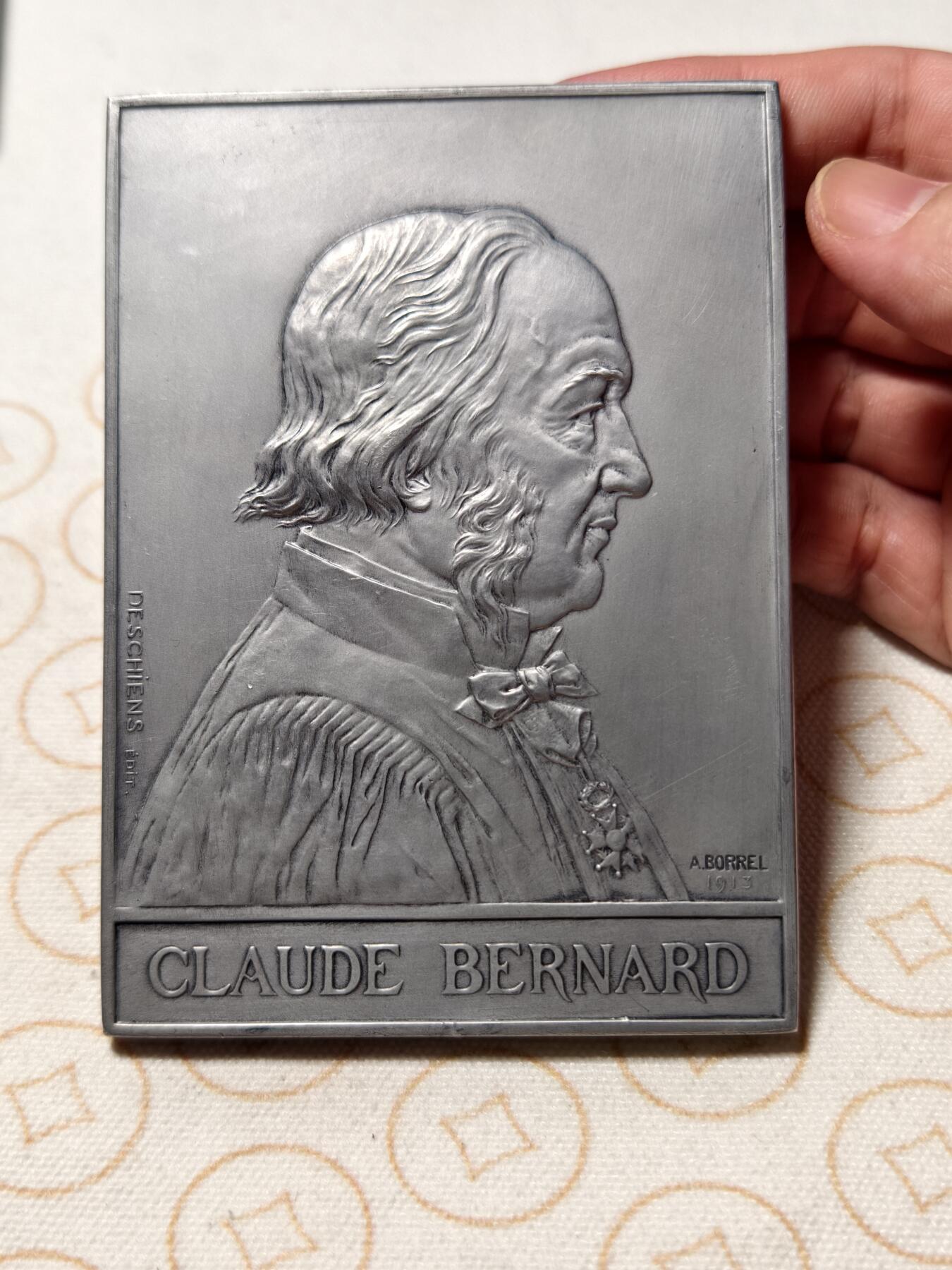 抚柳草堂-第八期章牌钱币 奖章勋章限时免佣 满百包邮 放漏专场 1913法国生物学家克劳德纳德诞辰百年铝质纪念章  重133.9g 80*110.5mm 三角边铭 原盒美品 特殊材质保存不易