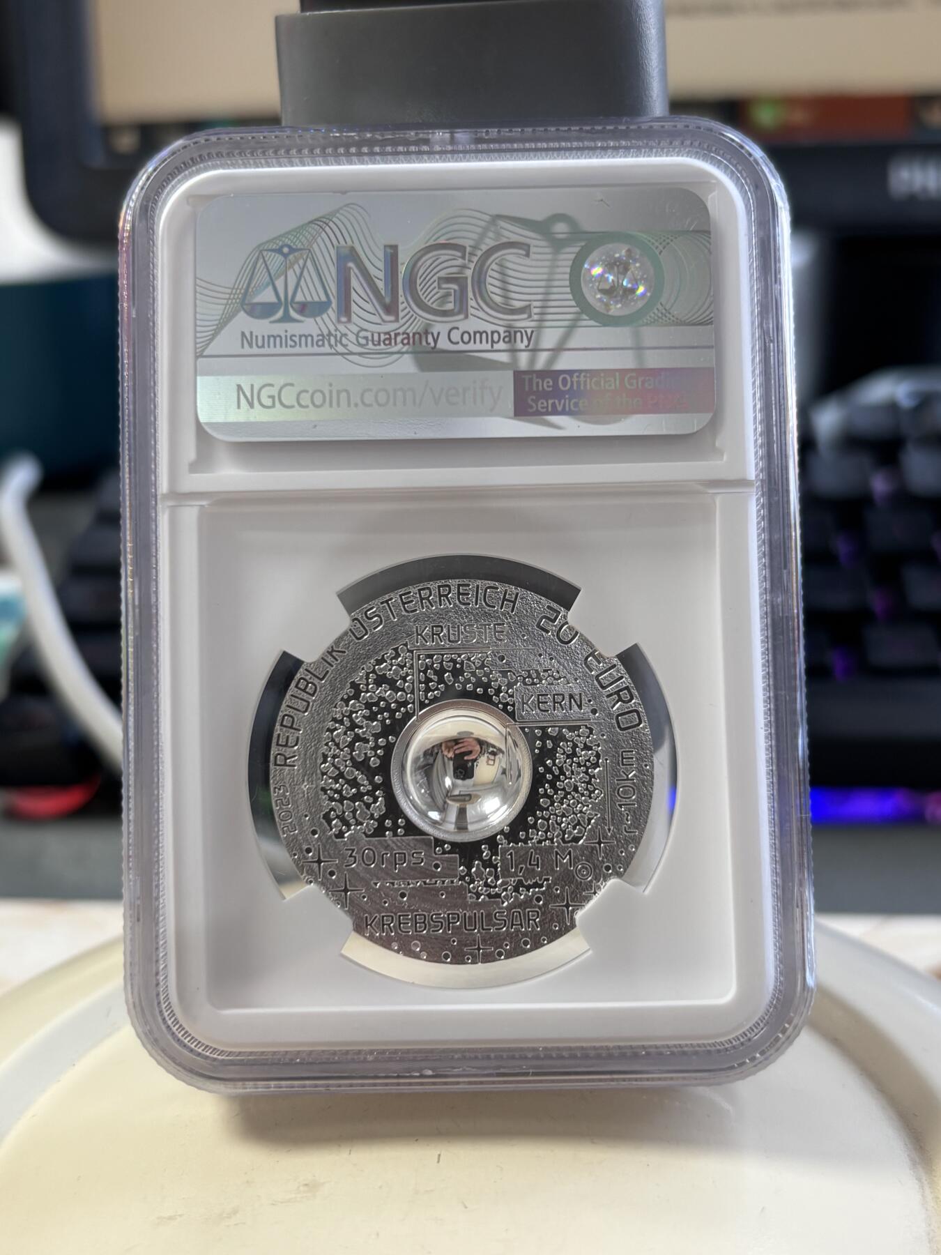 第188期拍卖 获奖奥地利2023年中子星异形彩色纪念银币NGC-PF70首无原盒证书，925银，22.42克，发行量30000枚，获克劳斯2024年度最佳银币大奖！