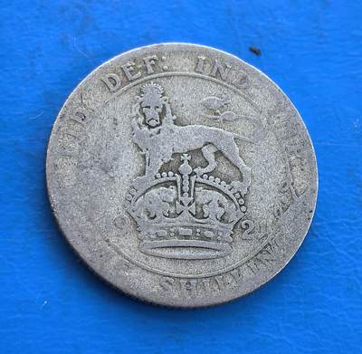 外国优质银币南亚香港苏联等专场，周六九点倒数截拍，满百包邮，持续收拍 - 英国乔治五世1921年的1 先令银币，正面是国王侧面像，轮廓沉稳刚毅，尽显英联邦王室风范；背面是加冕雄狮图案，设计威严厚重，温润包浆沉淀着 20 世纪初的历史底蕴，是兼具英伦特色与时代记忆的收藏币种。