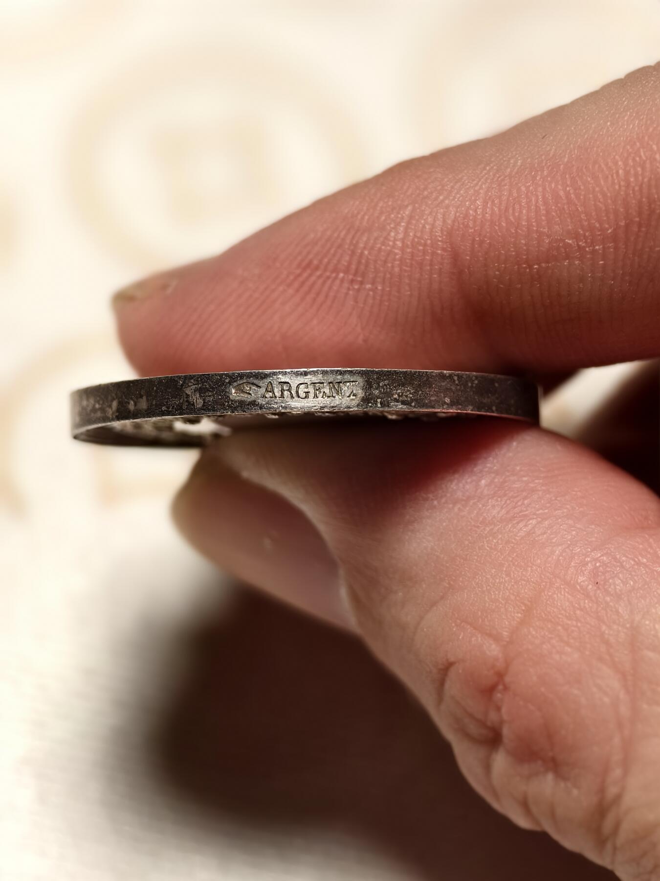 抚柳草堂-第八期章牌钱币 奖章勋章限时免佣 满百包邮 放漏专场 19世纪法国婚姻与爱情纪念银章  950银12.4g  29.5mm 早期手指银标 原铸精品 细节非常好无磕无划未刻名 可以自用