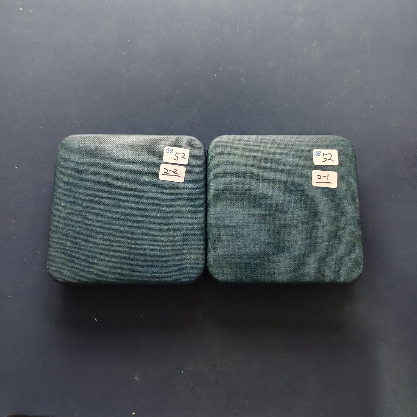 【全场包邮】纯粹捡漏拍495场-持续更新中 【纪念章】香港1997年回归纪念彩色仿站洋贸易1元精制纪念章2枚一组-盒证全