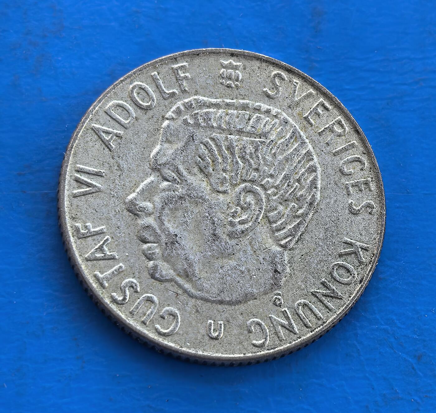 外国优质银币南亚香港苏联等专场，周六九点倒数截拍，满百包邮，持续收拍 瑞典1968年古斯塔夫六世・阿道夫 1 克朗银币，正面是国王侧面像，轮廓清晰，尽显北欧王室风范；背面是带皇冠的盾形国徽，细节规整，温润包浆沉淀着 20 世纪中后期的历史底蕴，是兼具欧洲王室风格与时代记忆的收藏币种。