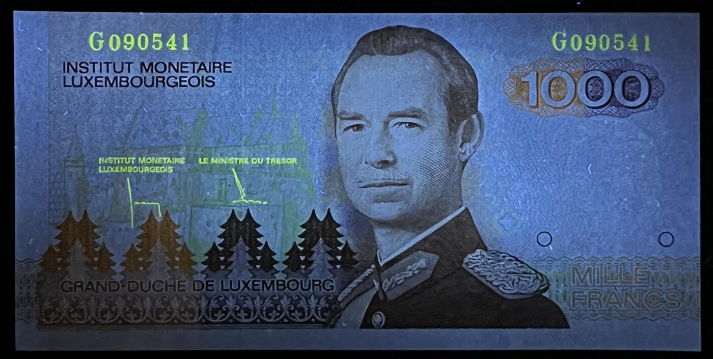 小福收藏拍卖第199期 裸钞场 本期有多张豹子号靓号 瑞士1000法郎 经典提香 毛里求斯首发年大全套 白俄罗斯5000000卢布 苏里南10000盾  爱沙尼亚  苏丹 西班牙 保加利亚 古巴等多国精美纸币 卢森堡 1985年 1000法郎 unc