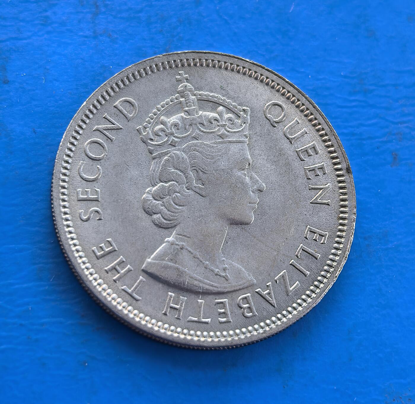 外国优质银币南亚香港苏联等专场，周六九点倒数截拍，满百包邮，持续收拍 原光1968年香港伍毫，正面为英女王伊丽莎白二世侧面像，环刻 “ELIZABETH THE SECOND QUEEN” 字样；背面是 “香港 伍毫” 字样与英文 “FIFTY CENTS”。原光包浆保留了出厂时的细腻光泽，见证英属香港后期的货币历史，是近代殖民钱币收藏的优质品类。