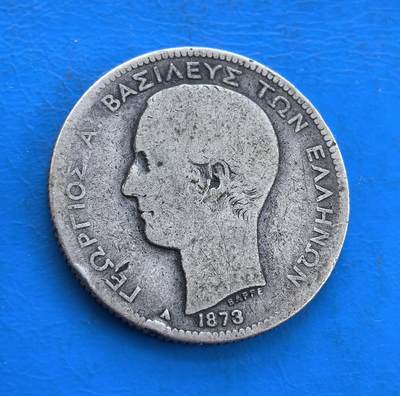 外国优质银币南亚香港苏联等专场，周六九点倒数截拍，满百包邮，持续收拍 - 希腊1873 年乔治一世 2 德拉克马银币，正面是国王侧面像，轮廓沉稳，尽显王室风范；背面国徽盾纹搭配皇冠，细节厚重，百年包浆温润，兼具希腊近代历史底蕴与欧洲王室钱币的收藏价值。