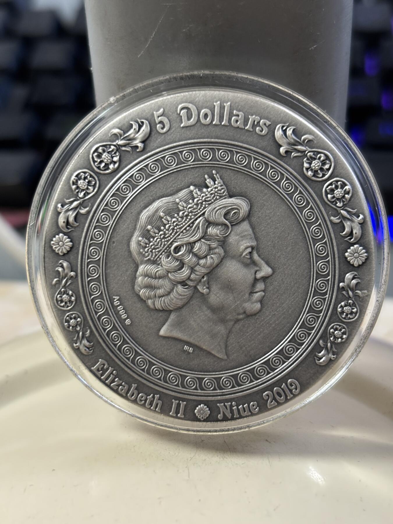 第188期拍卖 纽埃2019年胜利女神雅典娜高浮雕银币附带原盒证书，2盎司999银，发行500枚