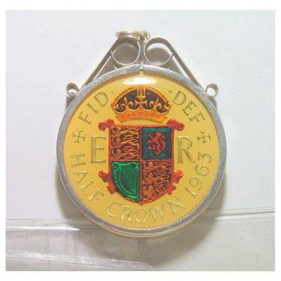纯手工 英国1963年伊丽莎白珐琅镀金高浮雕精制带釉币章吊坠 带银圈 33MM 纯手工 英国1963年伊丽莎白珐琅镀金高浮雕精制带釉币章吊坠 带银圈 33MM