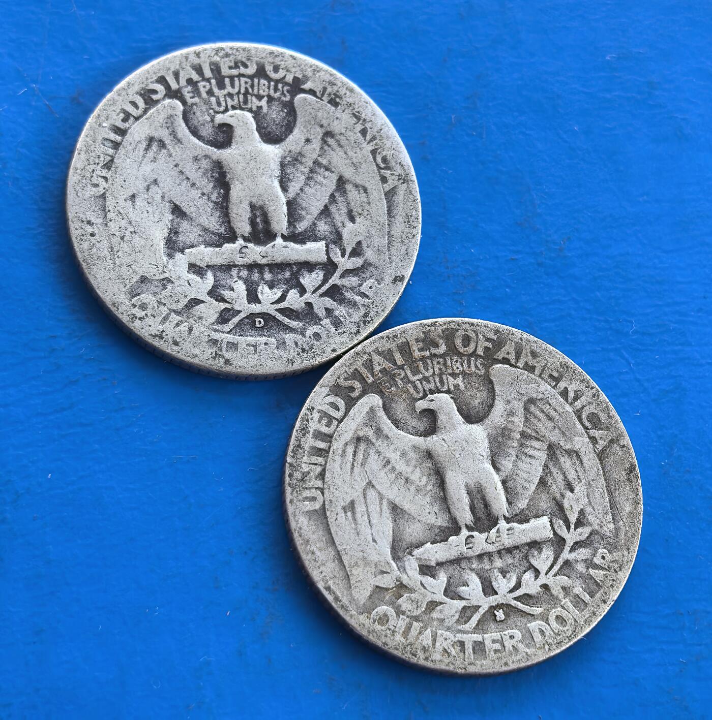 外国优质银币南亚香港苏联等专场，周六九点倒数截拍，满百包邮，持续收拍 美国1943年华盛顿 25 美分银币2枚，正面是乔治・华盛顿侧面像，轮廓历经岁月磨损仍显威严；背面为展翅雄鹰与橄榄枝，承载美国早期流通币历史，百年银质包浆沉淀复古质感，两枚同年份更具收藏价值。