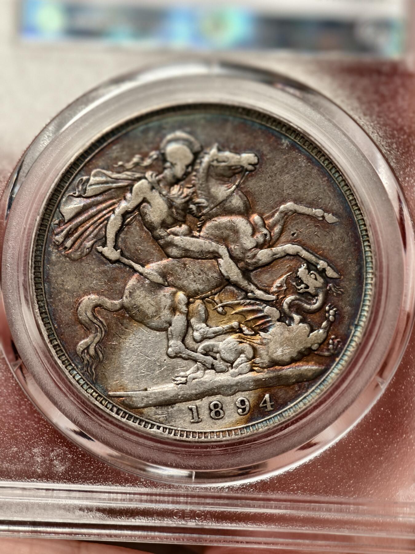 抚柳草堂-第八期章牌钱币 奖章勋章限时免佣 满百包邮 放漏专场 1894英国维多利亚女王披纱马剑银币 公博au50压力十足细节不错