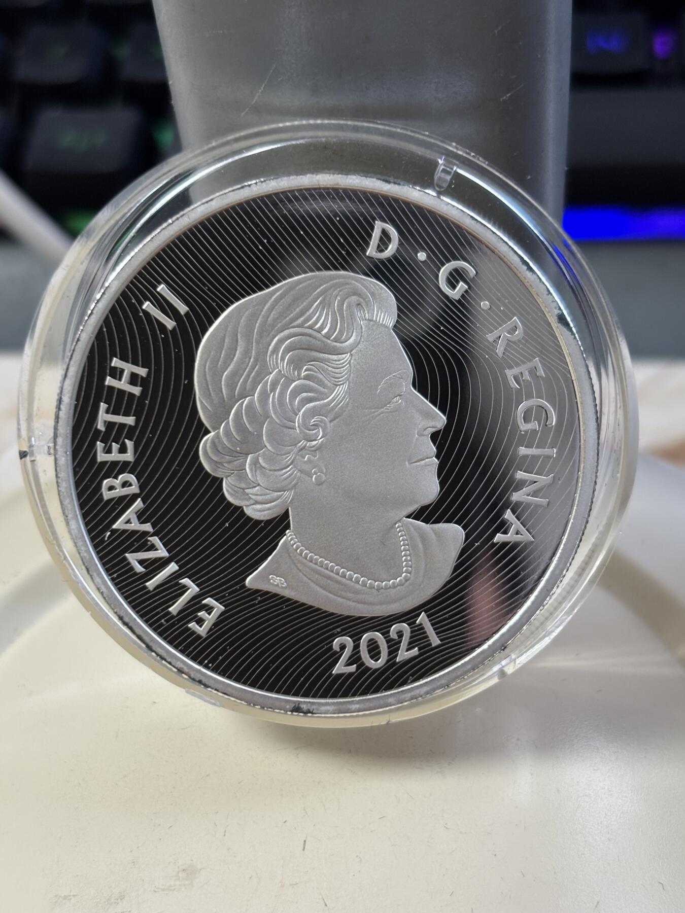 第188期拍卖 加拿大2021年落基山脉明珠路易斯湖潮高浮雕银币，9999银，82.3克，发行3000枚