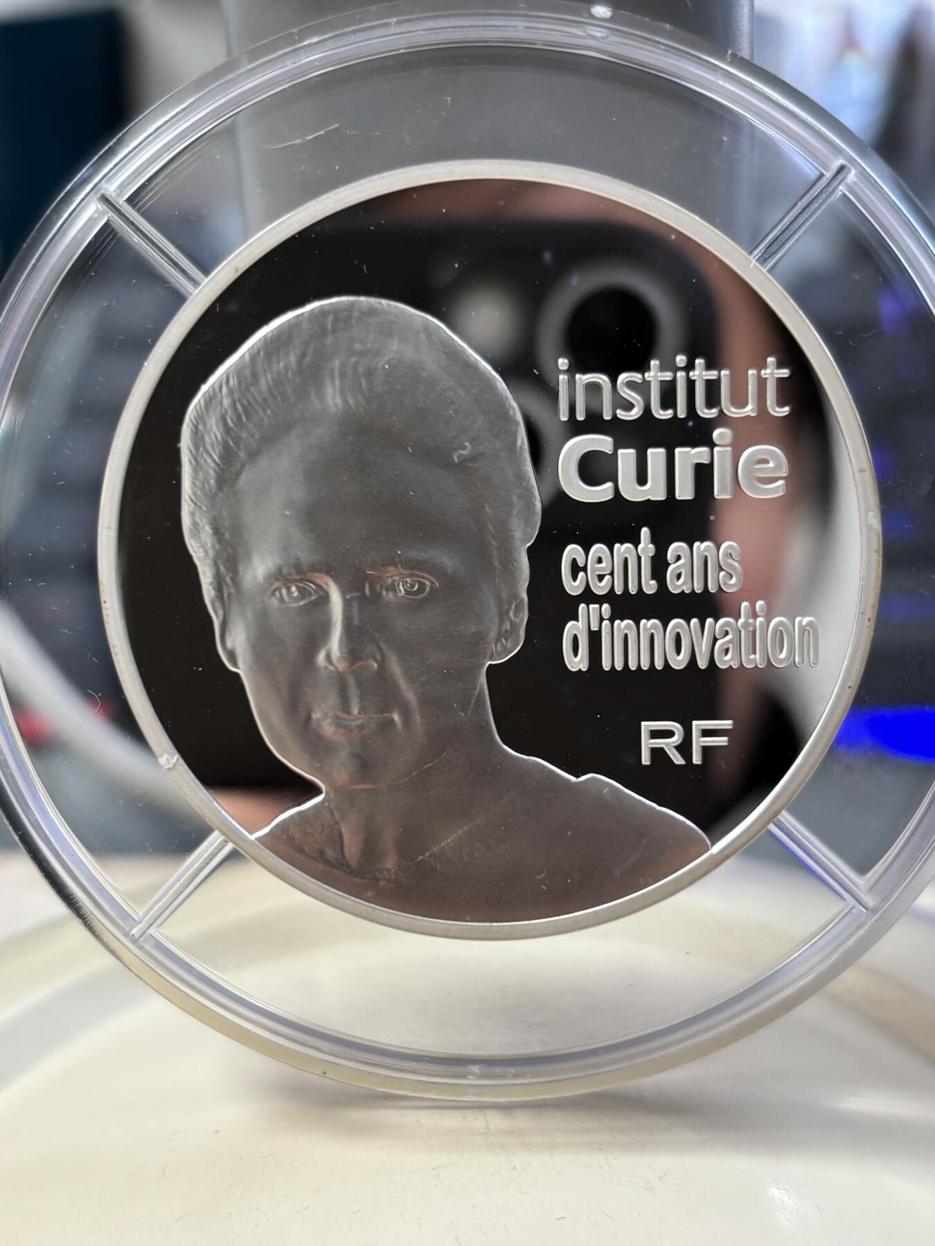 第188期拍卖 法国2009年居里夫人研究所100周年5盎司加厚银币，950银，163.8克，发行500枚