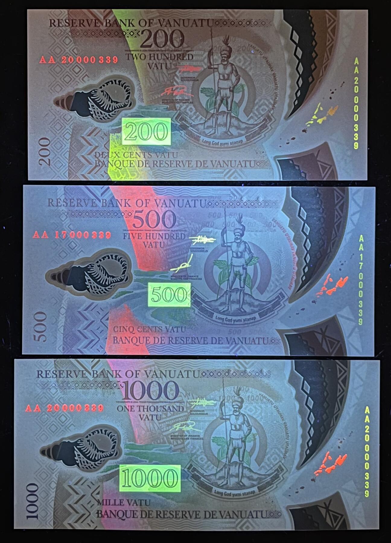 小福收藏拍卖第199期 裸钞场 本期有多张豹子号靓号 瑞士1000法郎 经典提香 毛里求斯首发年大全套 白俄罗斯5000000卢布 苏里南10000盾  爱沙尼亚  苏丹 西班牙 保加利亚 古巴等多国精美纸币 瓦努阿图 2006-2020年 200 500 1000瓦图 AA+年份+000339 首发冠全同百位小号 3张套 unc