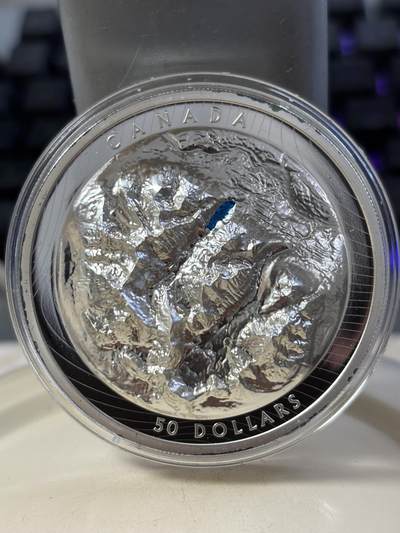 第188期拍卖 - 加拿大2021年落基山脉明珠路易斯湖潮高浮雕银币，9999银，82.3克，发行3000枚