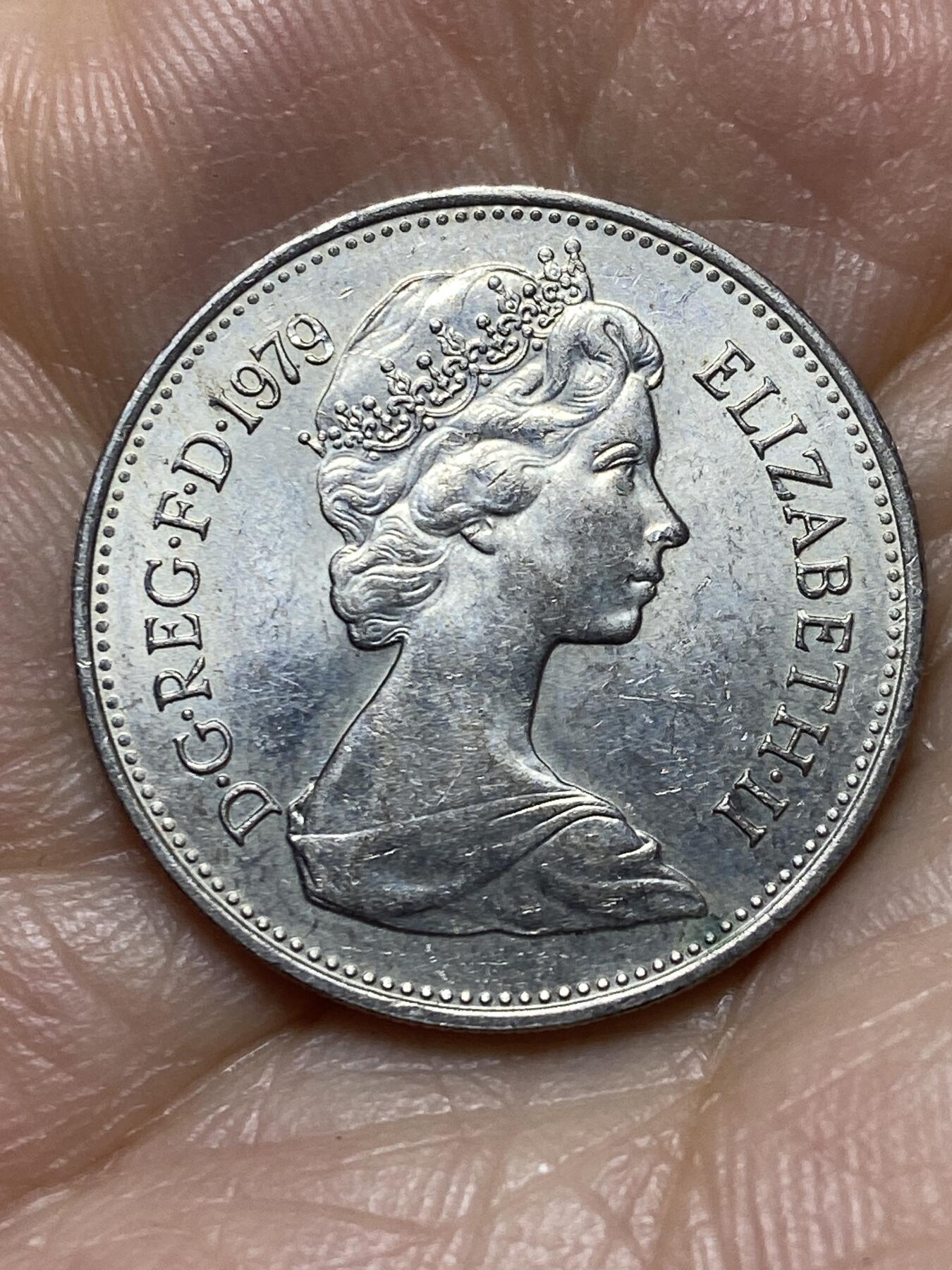 2026年第七场(总第一百七十六场）外国好品散币场(免佣金) 英国🇬🇧1979年5新便士(伊丽莎白二世中年花冠，十进制第一版)