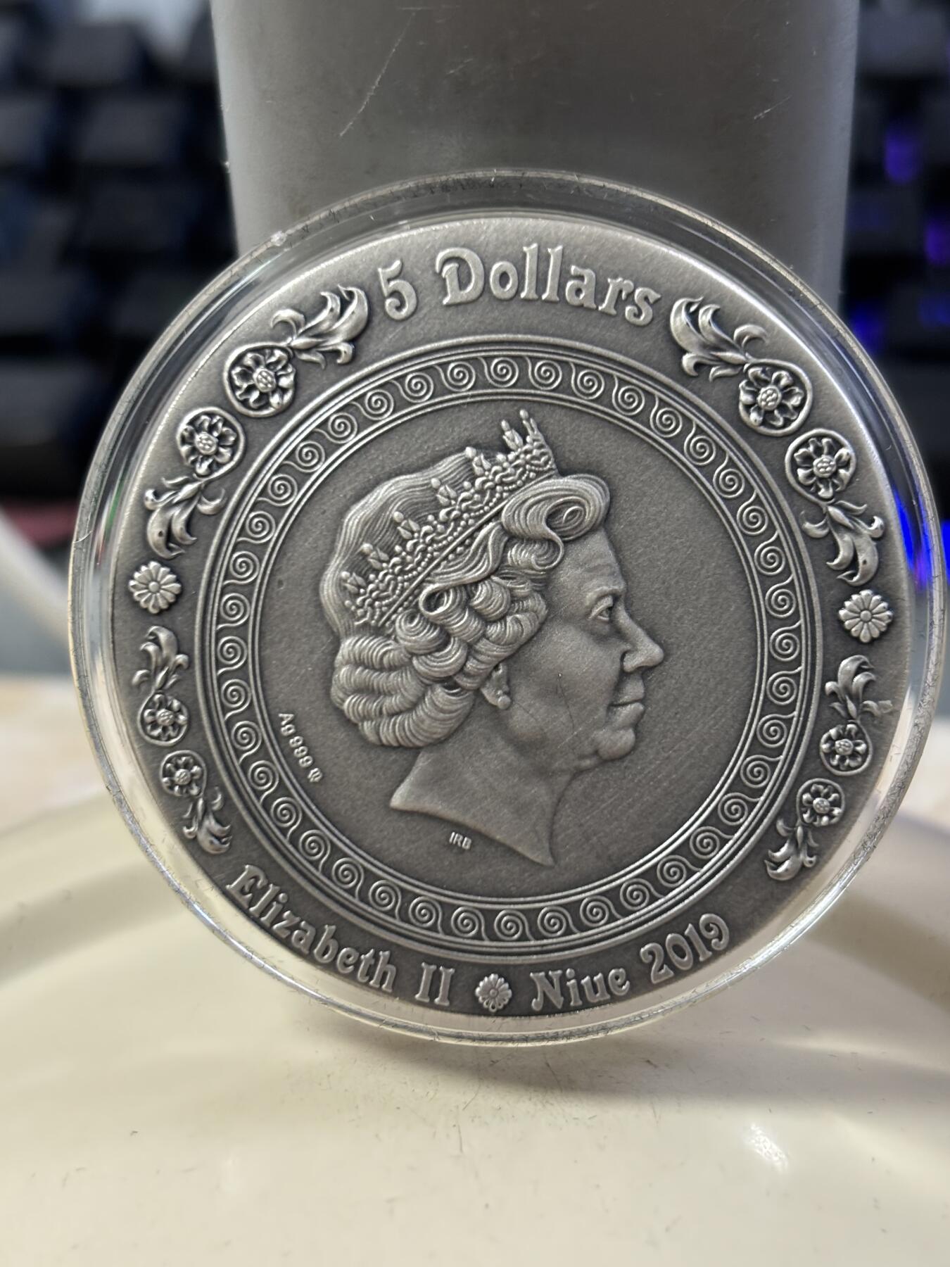 第188期拍卖 纽埃2019年胜利女神雅典娜高浮雕银币附带原盒证书，2盎司999银，发行500枚