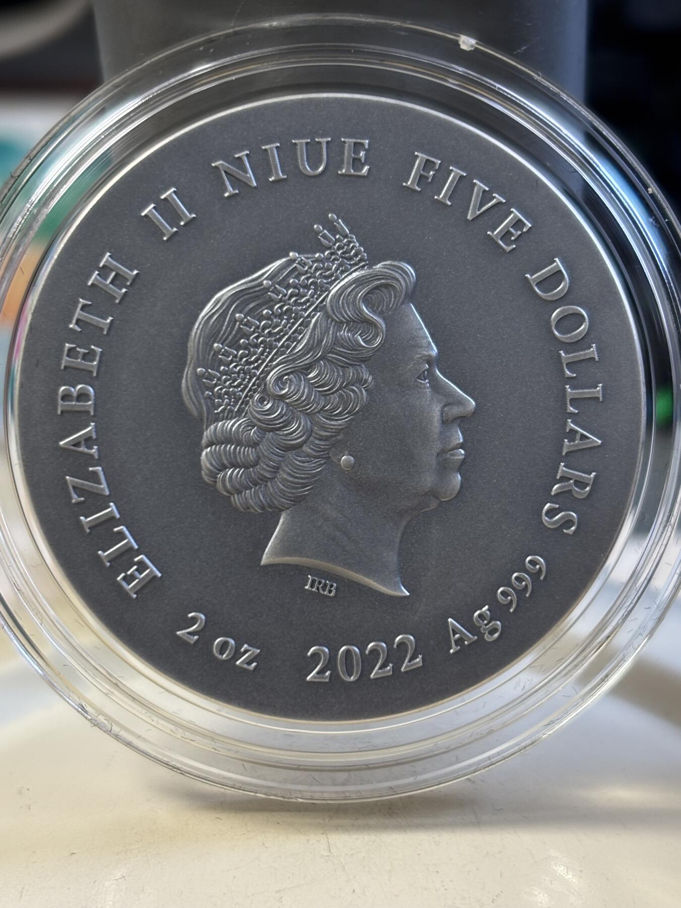 第188期拍卖 纽埃2022年月光下的动物系列5绿曼巴2盎司纪念银币，999银，发行500枚