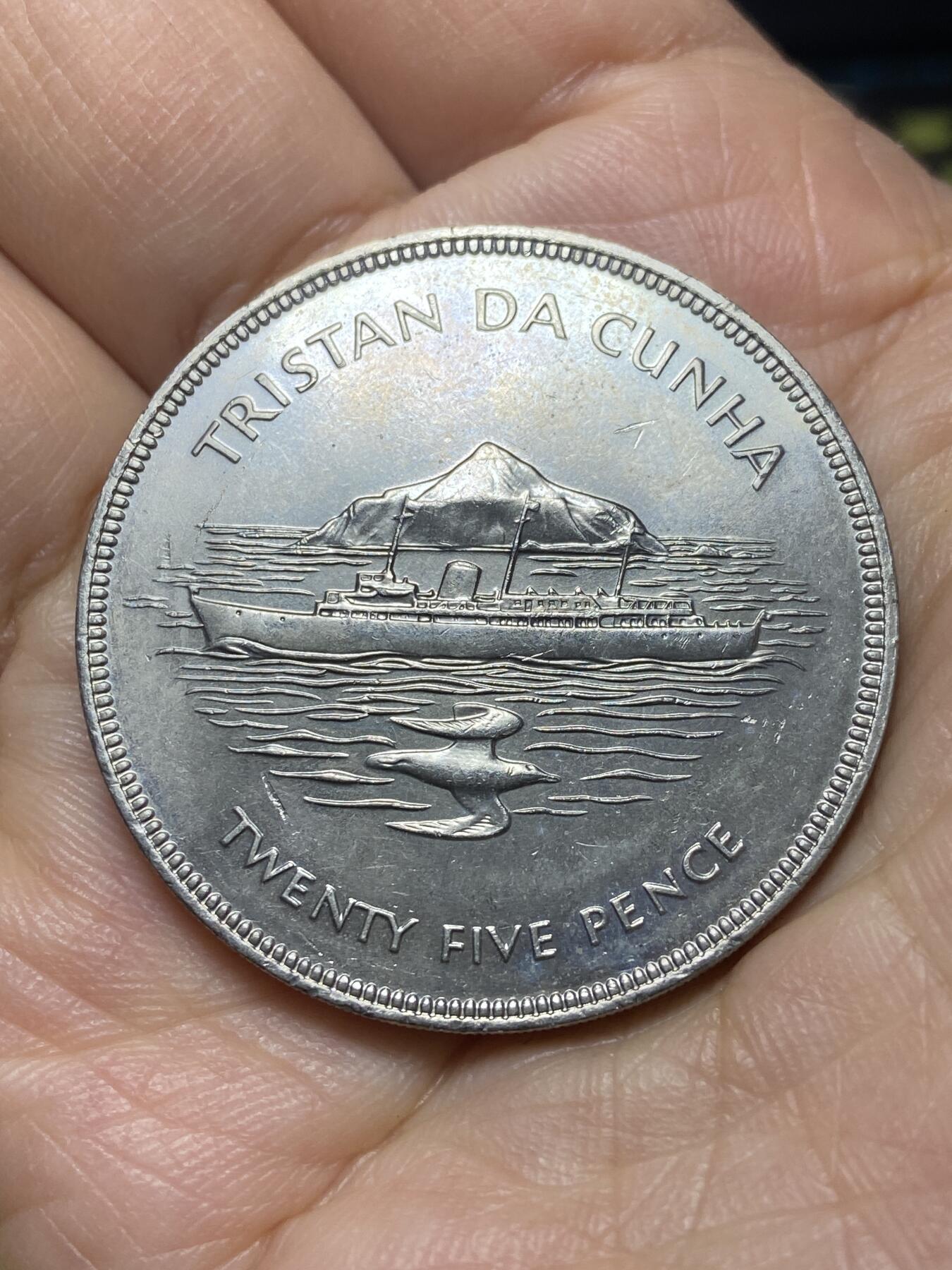 2026年第七场(总第一百七十六场）外国好品散币场(免佣金) 英属特里斯坦和达库尼亚1977年25便士克朗型大币(伊丽莎白二世登基25周年银禧纪念币)