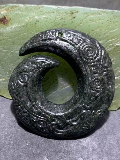 新疆和田青玉仿古纹勾玉通货吊坠1个， - 新疆和田青玉仿古纹勾玉通货吊坠1个，