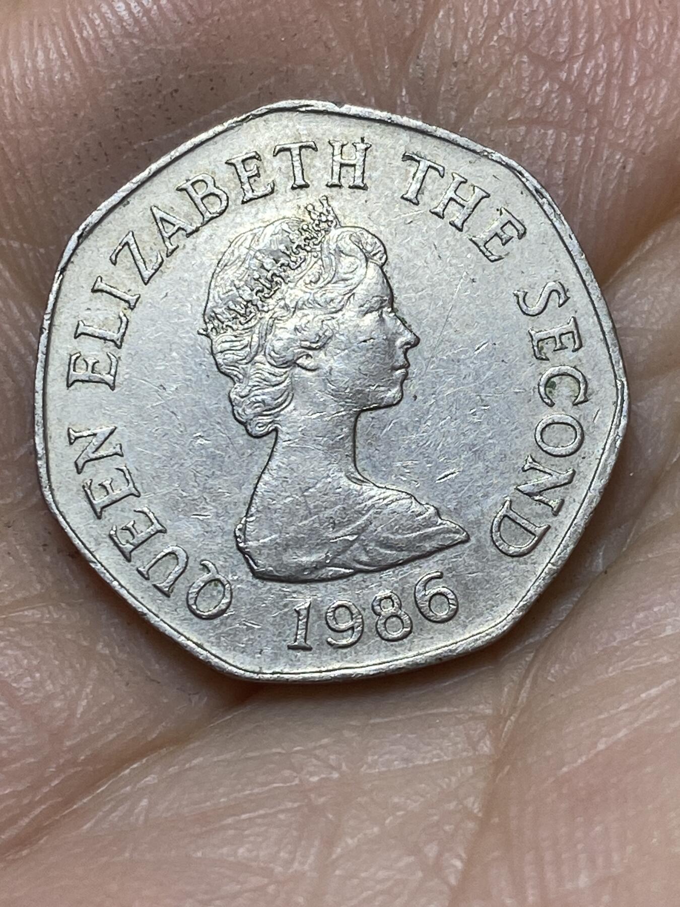 2026年第七场(总第一百七十六场）外国好品散币场(免佣金) 英属泽西岛🇯🇪1986年20便士(伊丽莎白二世中年花冠，十进制第三套第二版)