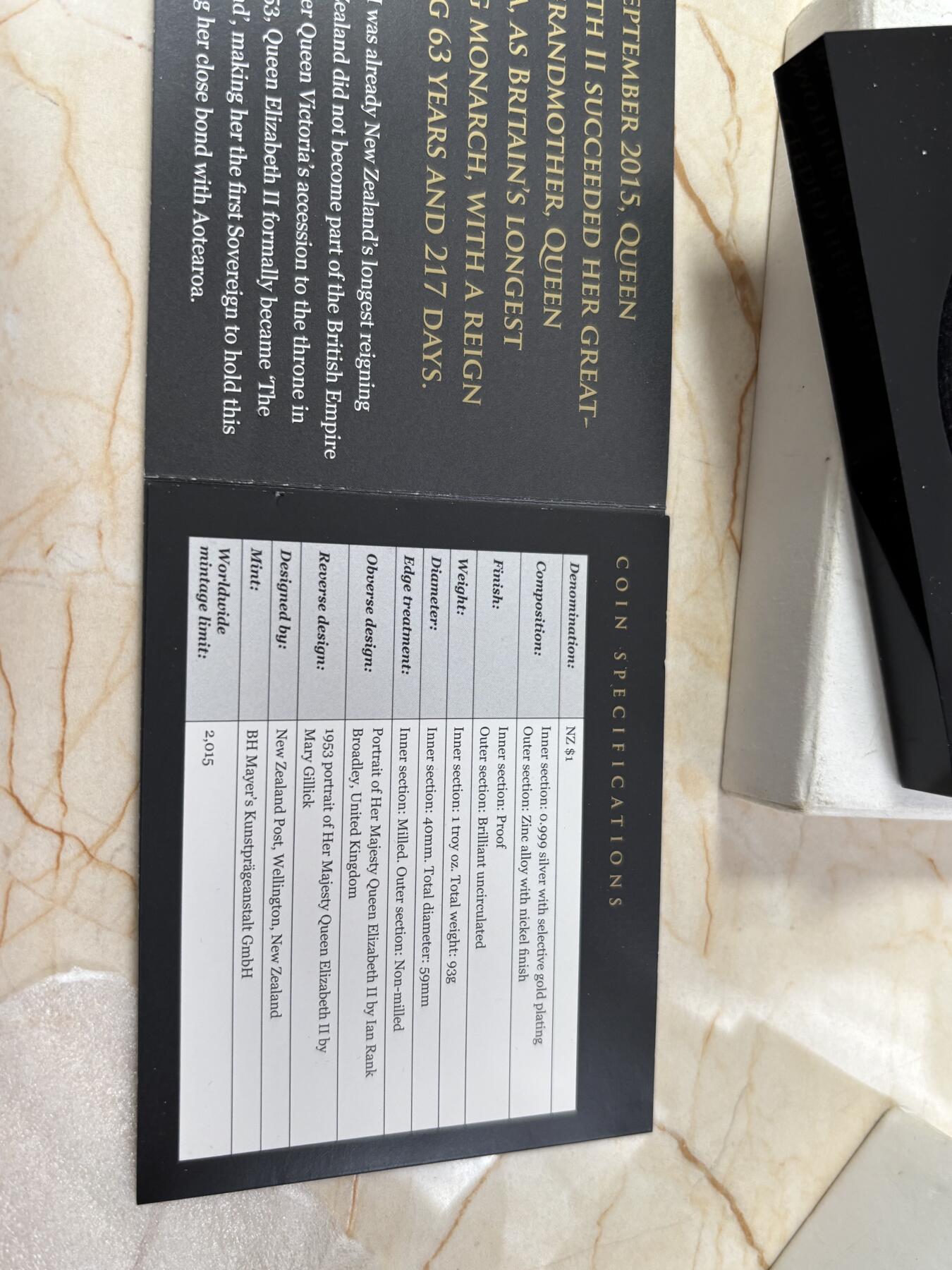 第188期拍卖 新西兰2015在位时间最长君主女王头像旋转镀金银币，999银镀金，发行2015枚