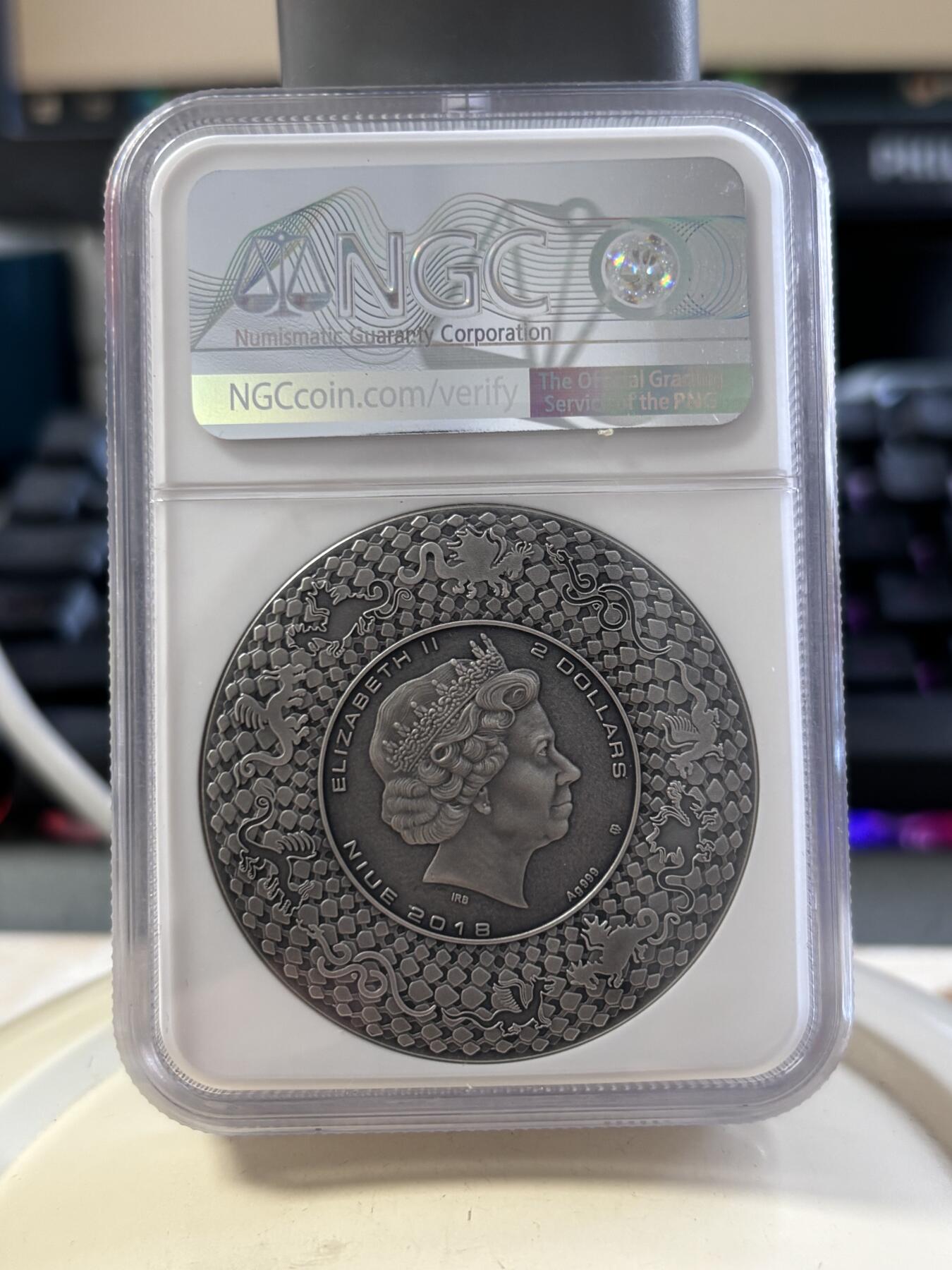 第188期拍卖 纽埃2018年世界龙系列镶嵌2盎司浮雕银币NGC-MS70无盒无证书，999银，发行500枚