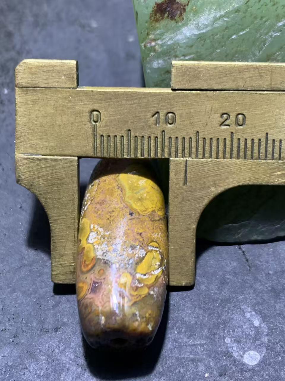 草花纹战国红玛瑙通货桶珠一颗！