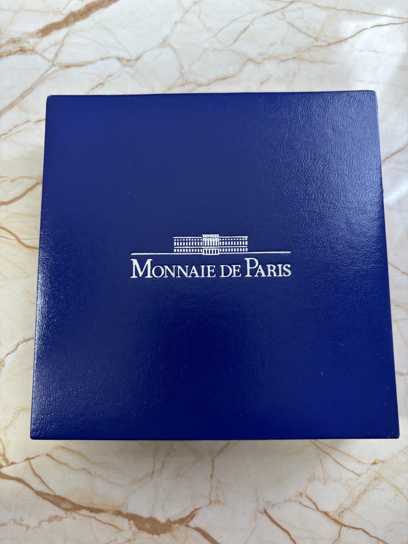 第188期拍卖 法国2009年巴黎埃菲尔铁塔120周年5盎司加厚银币，950银，163.8克，发行1000枚，塑料盒有破