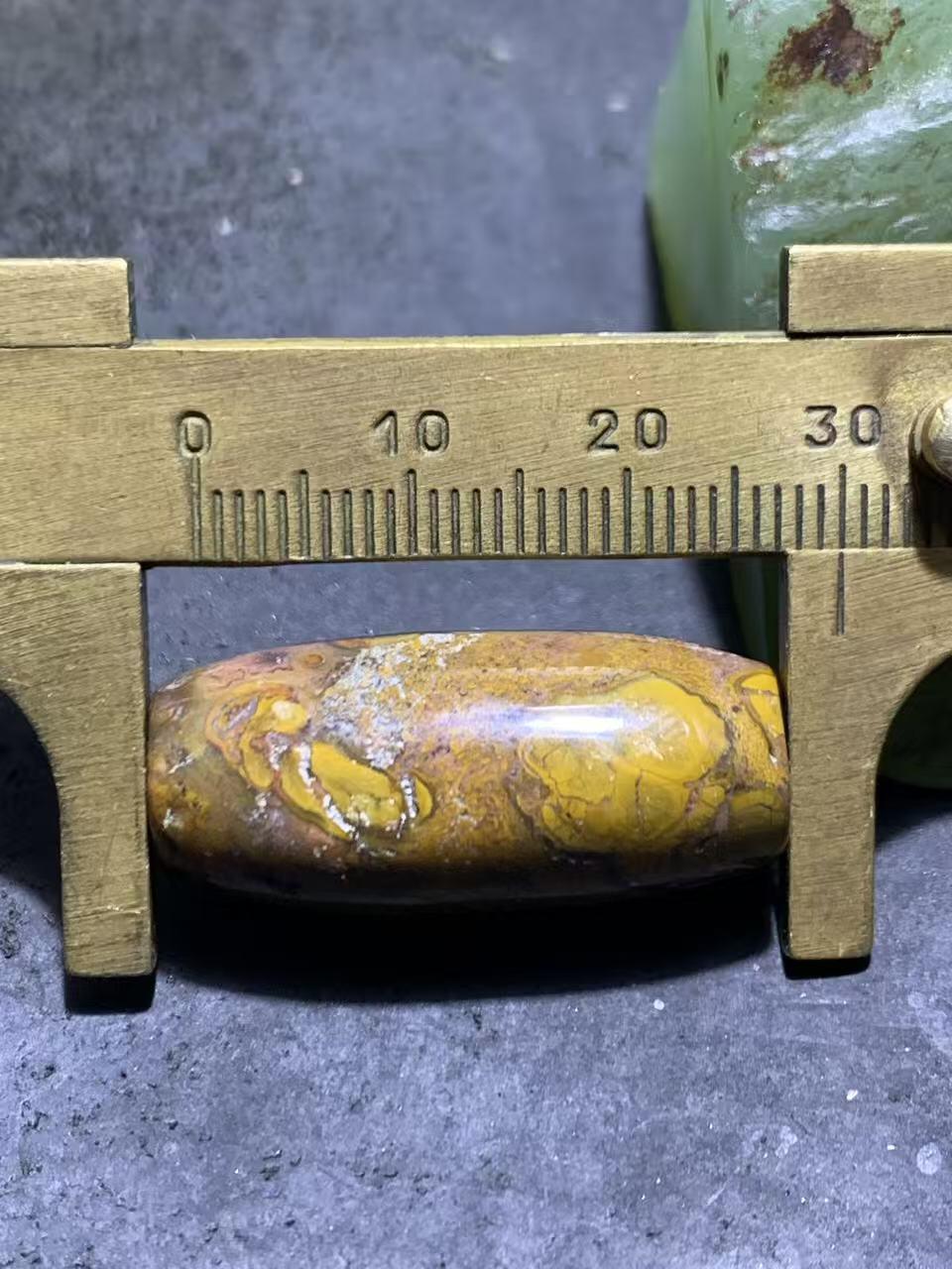 草花纹战国红玛瑙通货桶珠一颗！