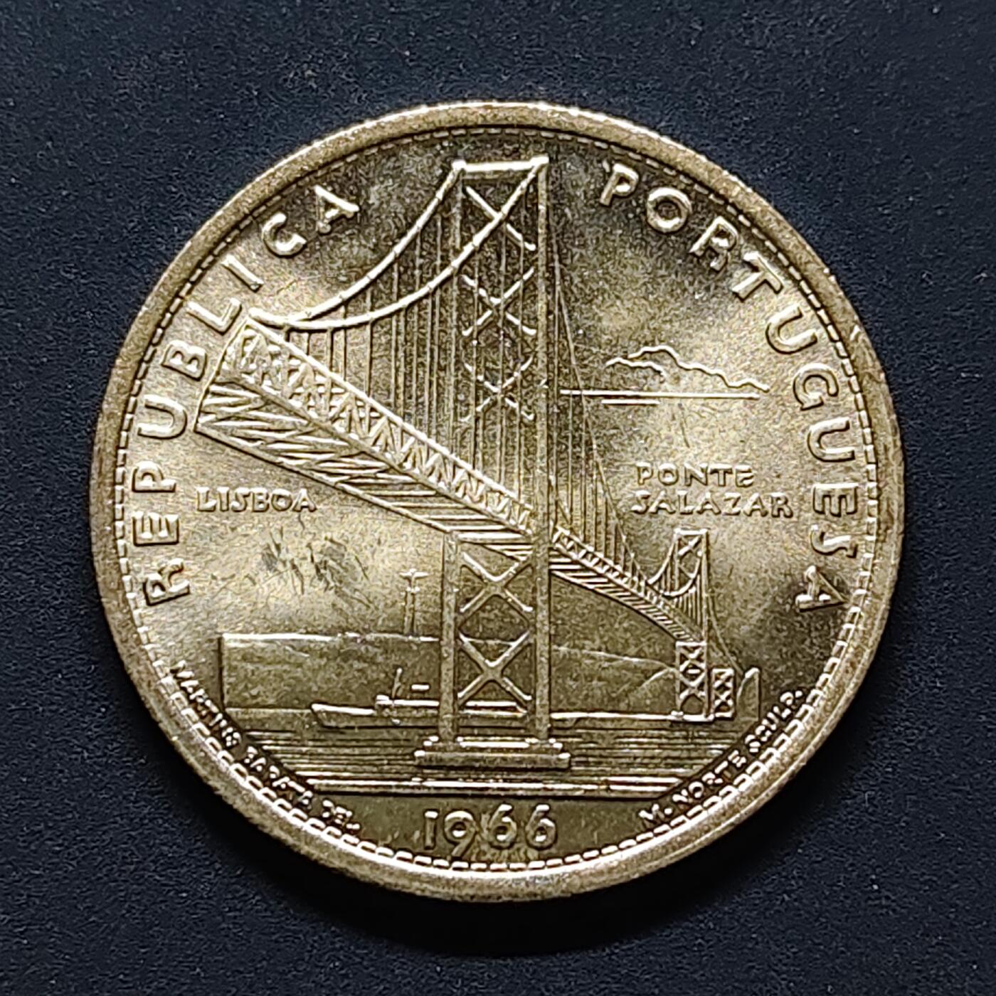 【全场包邮】纯粹捡漏拍494场 葡萄牙1966年20埃斯库多萨拉扎大桥通车纪念银币【30毫米10克，纯银价约130元（按20元银价折算）】