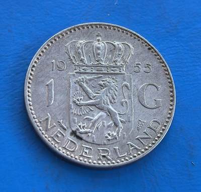 外国优质银币南亚香港苏联等专场，周六九点倒数截拍，满百包邮，持续收拍 - 荷兰1955 年 1 盾银币，正面是朱莉安娜女王的侧面像，轮廓柔和优雅，尽显王室气质；背面为荷兰皇家盾形纹章，搭配皇冠与雄狮浮雕，承载战后荷兰货币史，银质包浆温润，兼具历史纪念与收藏价值。
