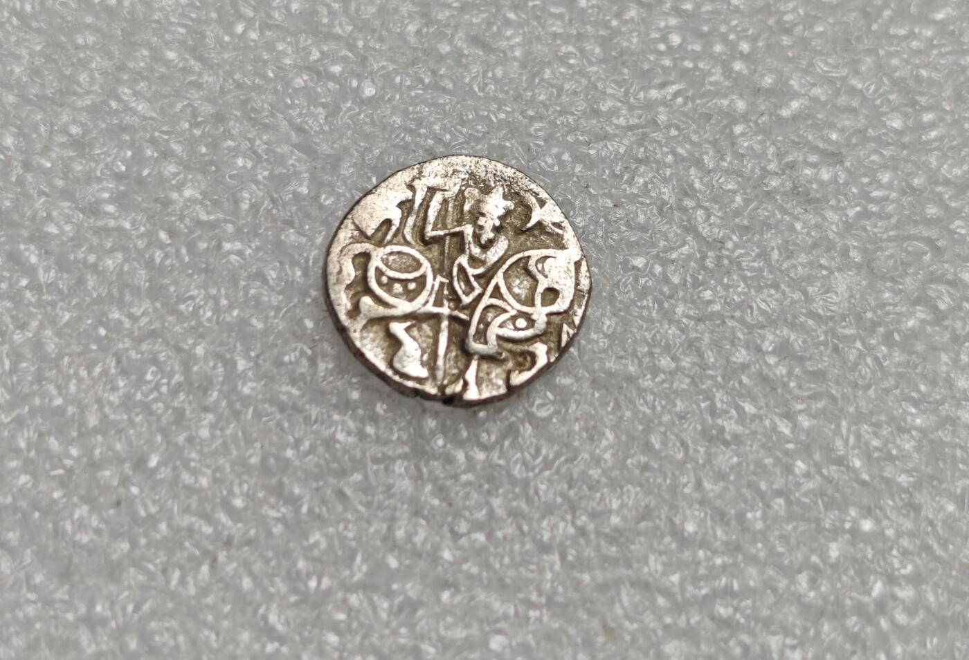 瓶子🏺第225期拍卖会  公元750年沙希王朝牛瘤骑士打制银币