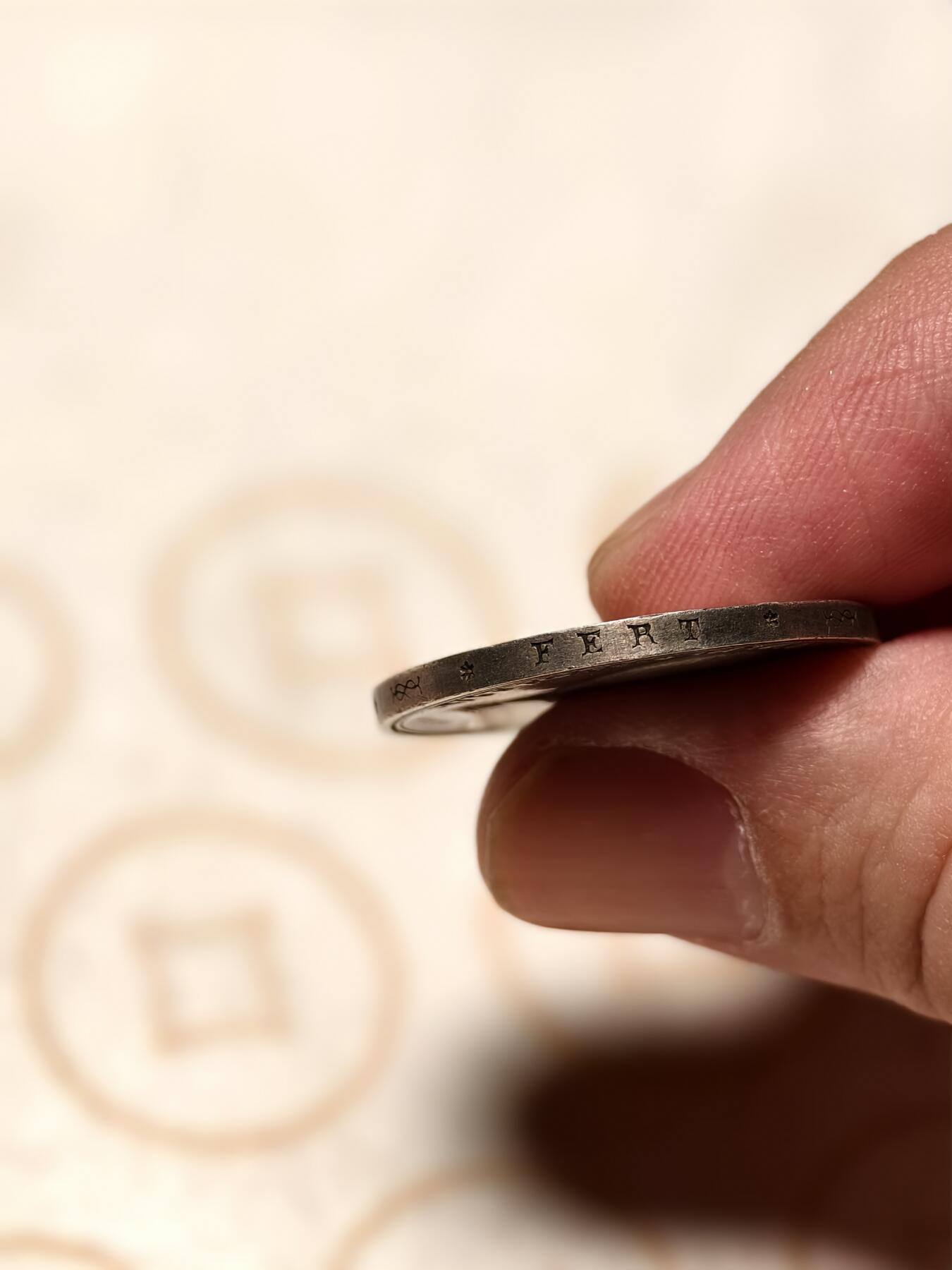 抚柳草堂-第八期章牌钱币 奖章勋章限时免佣 满百包邮 放漏专场 1915意大利维克托里奥努玛埃莱三世 马车2里拉银币 重10.1g 雕刻精美 非常漂亮的品种