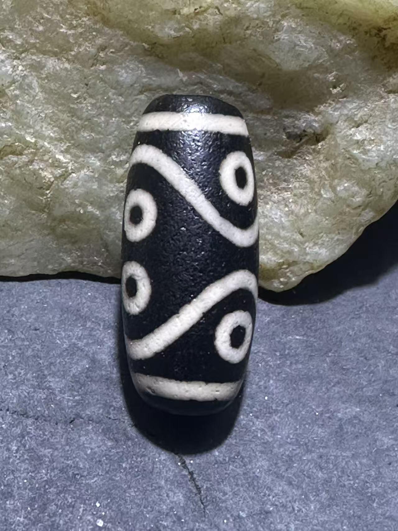 仅此一颗，藏传八眼随形天珠一颗，