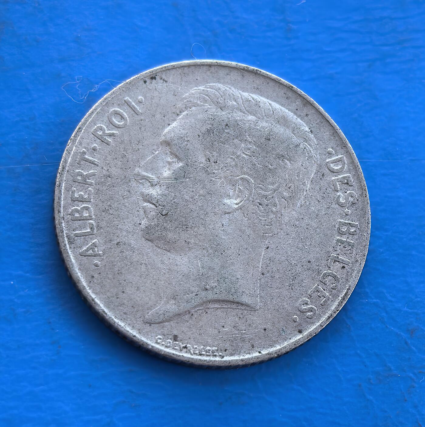 外国优质银币南亚香港苏联等专场，周六九点倒数截拍，满百包邮，持续收拍 比利时1914 年阿尔贝一世 1 法郎银币，正面是国王侧面像，轮廓沉稳刚毅，尽显比利时王室风范；背面 “1 FRANC” 环以月桂枝，设计经典，温润包浆沉淀着一战初期的历史底蕴，兼具欧洲近代钱币的收藏价值。