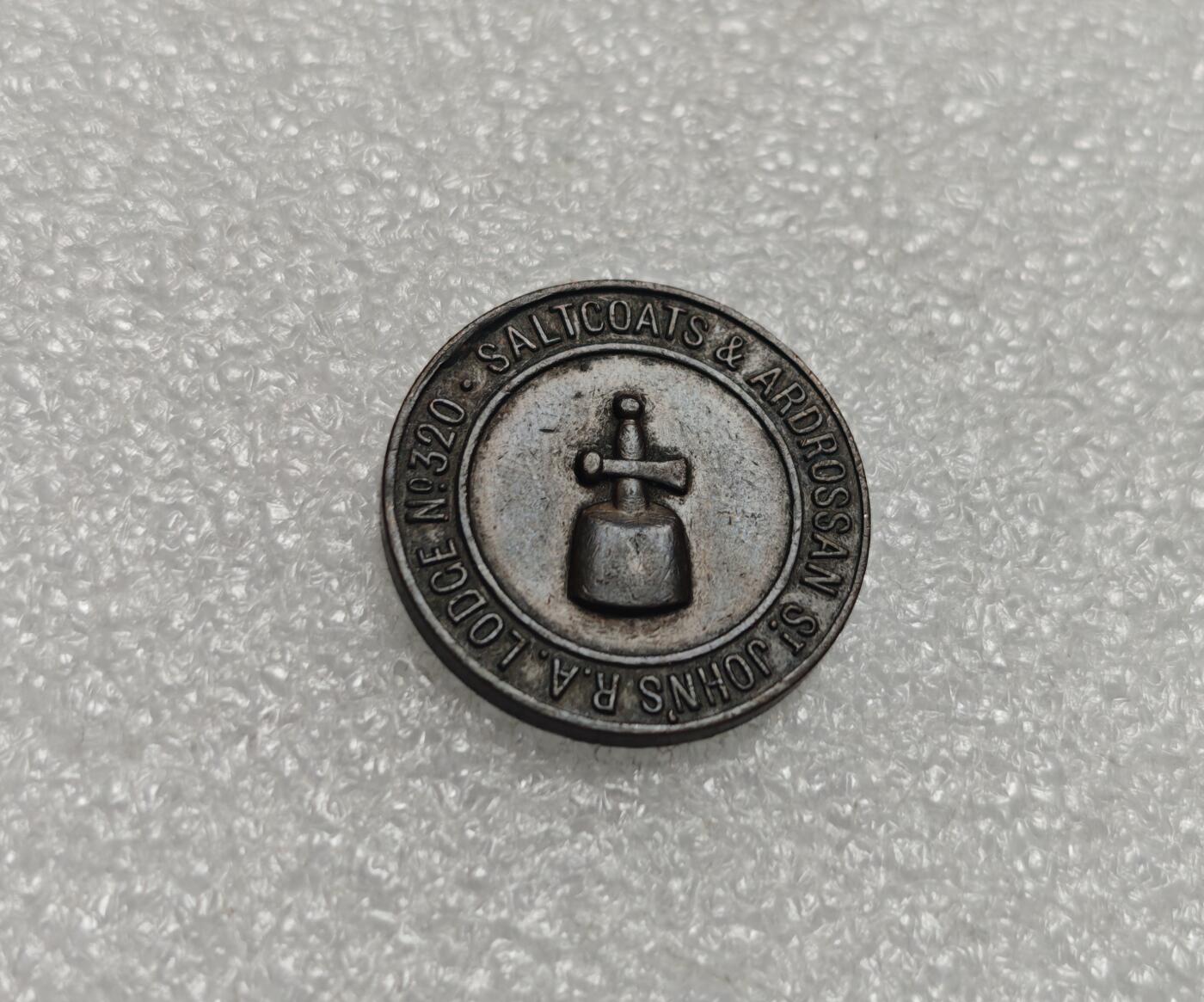 瓶子🏺第225期拍卖会  共济会1便士代币  19-20世纪使用  此枚流通过