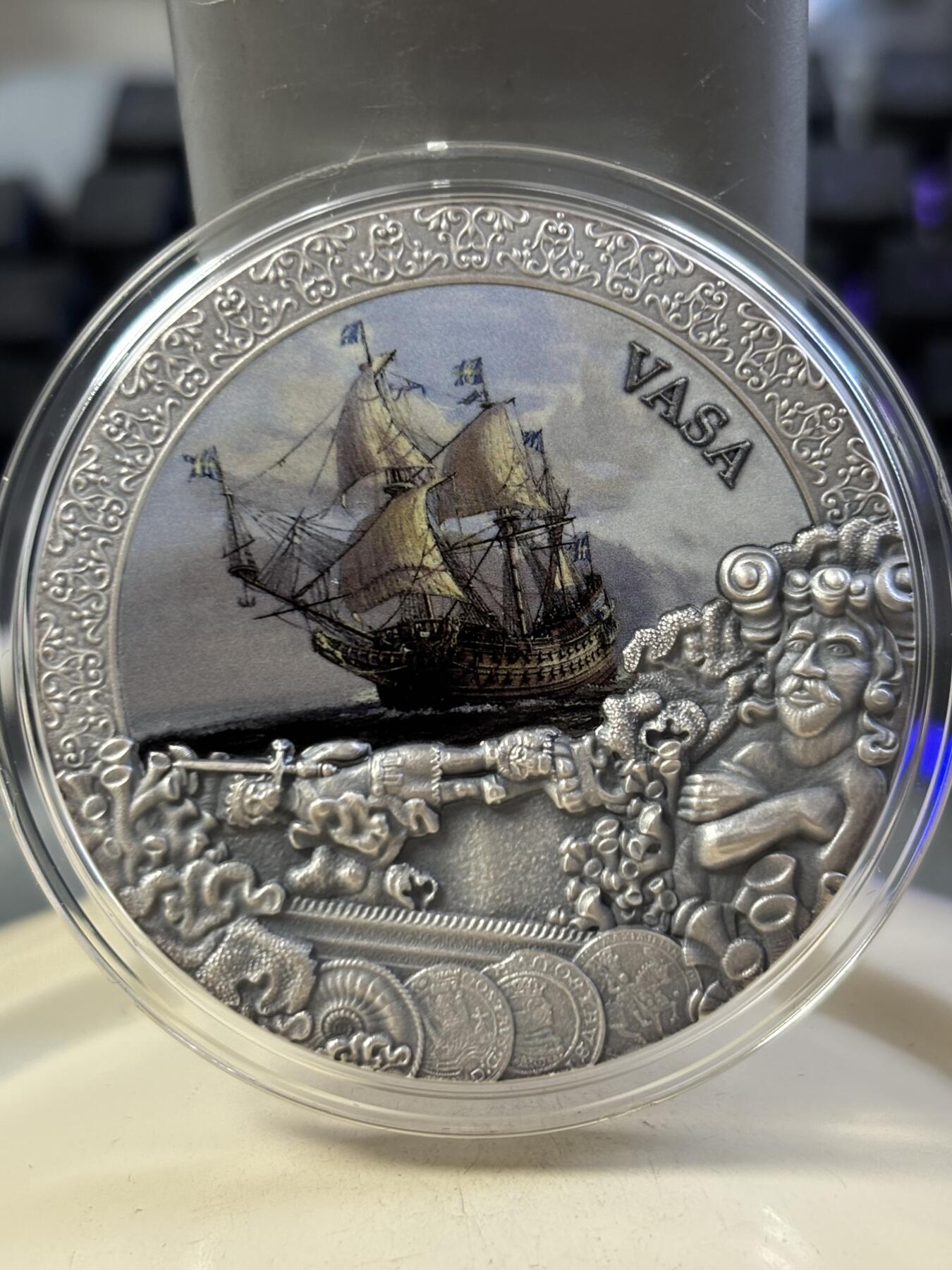 第188期拍卖 纽埃2021年沉船系列瓦萨号2盎司仿古彩色纪念银币，999银，发行500枚