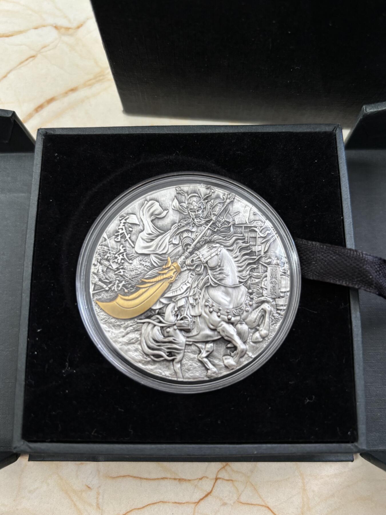 第188期拍卖 加纳2019年世界名将系列1关羽高浮雕2盎司镀金银币，999银，发行量500枚