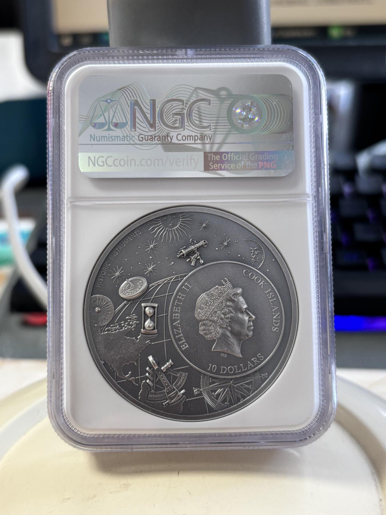 第188期拍卖 获奖库克2023年历史仪器星盘2盎司银币NGC-MS70首无原盒证书，999银，发行1500枚，获克劳斯2024年度最佳克朗币大奖