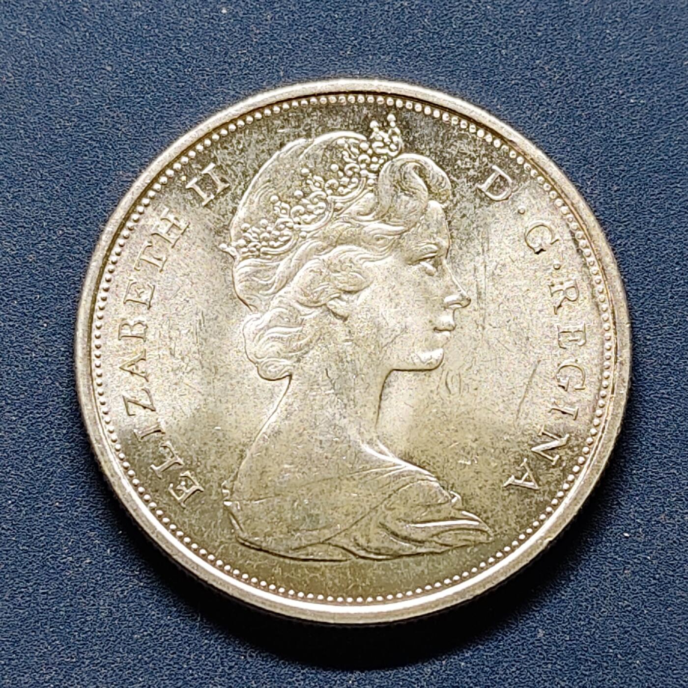 【全场包邮】纯粹捡漏拍494场 加拿大1967年50分联邦百年纪念银币【29.7毫米11.66克，纯银价约187元（按20元银价折算）】