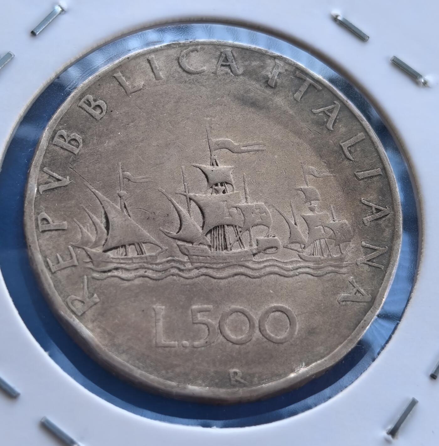 外国优质银币南亚香港苏联等专场，周六九点倒数截拍，满百包邮，持续收拍 意大利 500 里拉银币，正面是象征意大利的女性侧面像，边缘饰以几何纹，细节典雅；背面刻画三艘文艺复兴时期帆船，层次分明，承载航海文明记忆，温润包浆尽显历史质感。