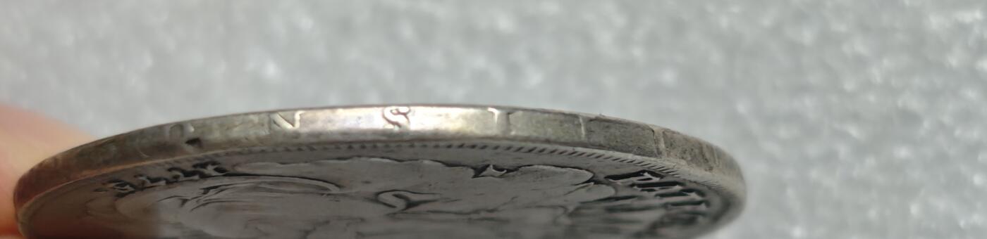 瓶子🏺第225期拍卖会  1775年巴伐利亚圣母抱婴1泰勒克朗型银币  正面中心有铸缺  工艺特征