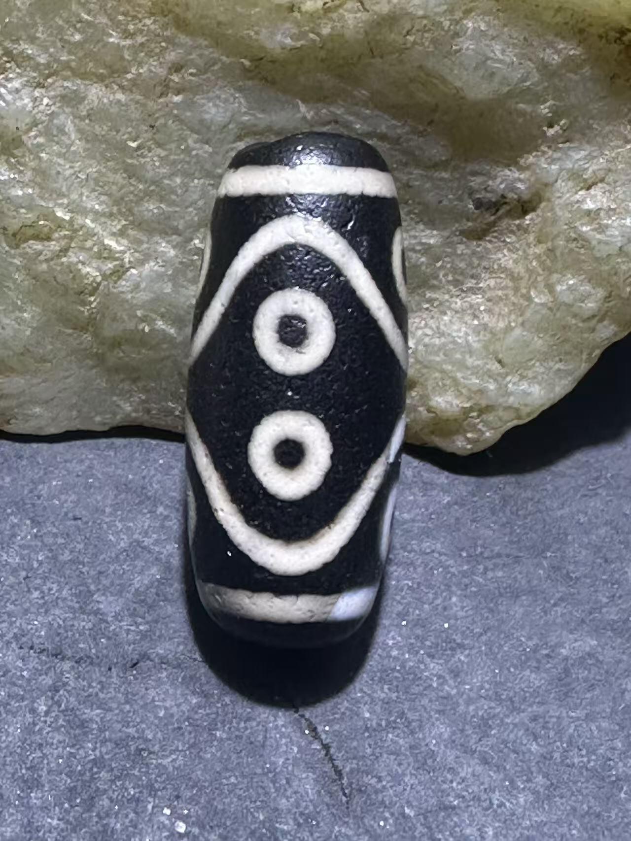 仅此一颗，藏传八眼随形天珠一颗，