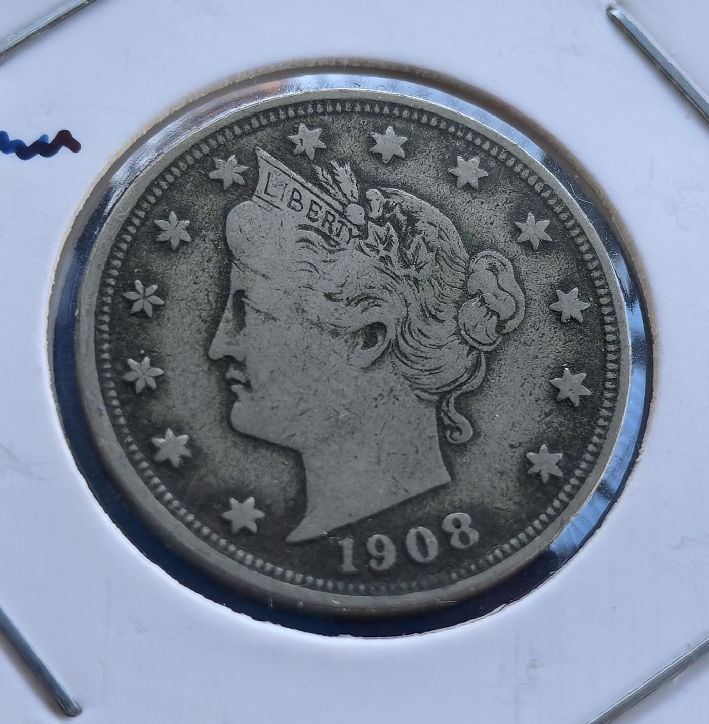 外国优质银币南亚香港苏联等专场，周六九点倒数截拍，满百包邮，持续收拍 美国 1908年 V 字 5 美分，正面是头戴冠冕的自由女神侧面像，周围环绕星纹，轮廓虽经岁月磨损仍显庄重；背面为橄榄枝环绕的 “V” 字标识，承载美国早期流通币历史，百年包浆沉淀复古质感。