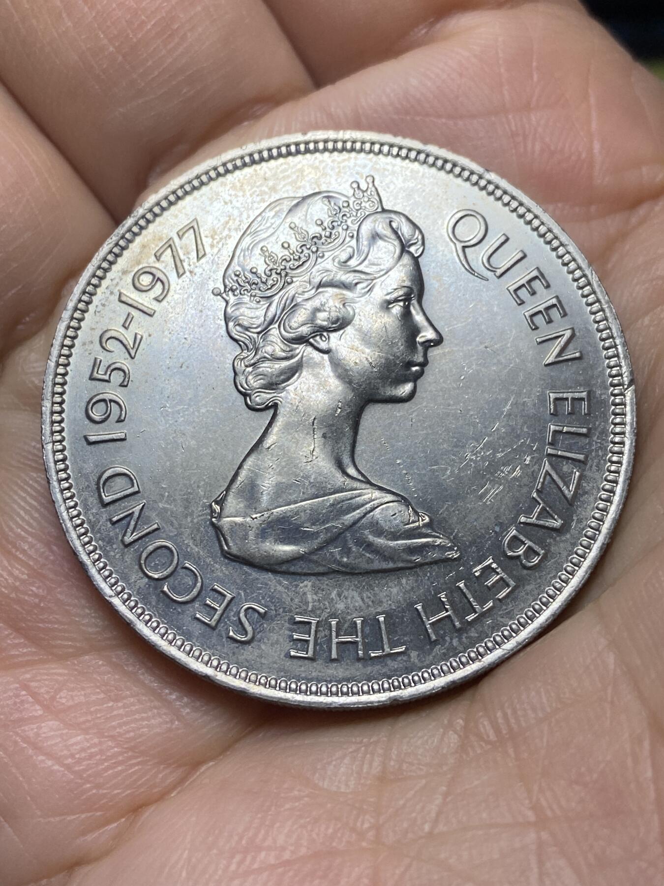 2026年第七场(总第一百七十六场）外国好品散币场(免佣金) 英属特里斯坦和达库尼亚1977年25便士克朗型大币(伊丽莎白二世登基25周年银禧纪念币)