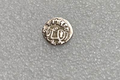 瓶子🏺第225期拍卖会 -  公元750年沙希王朝牛瘤骑士打制银币