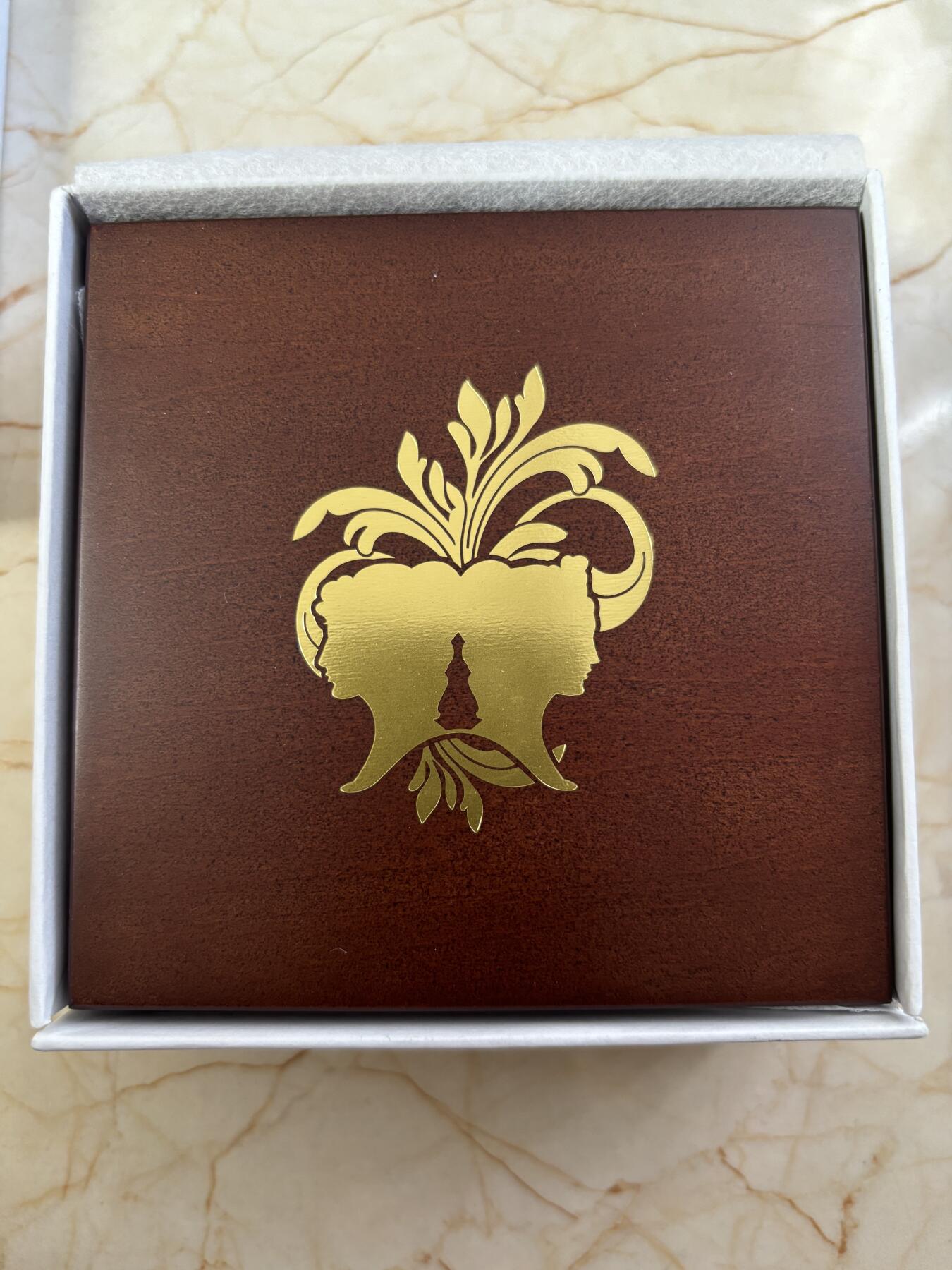 第188期拍卖 纽埃2019年胜利女神雅典娜高浮雕银币附带原盒证书，2盎司999银，发行500枚