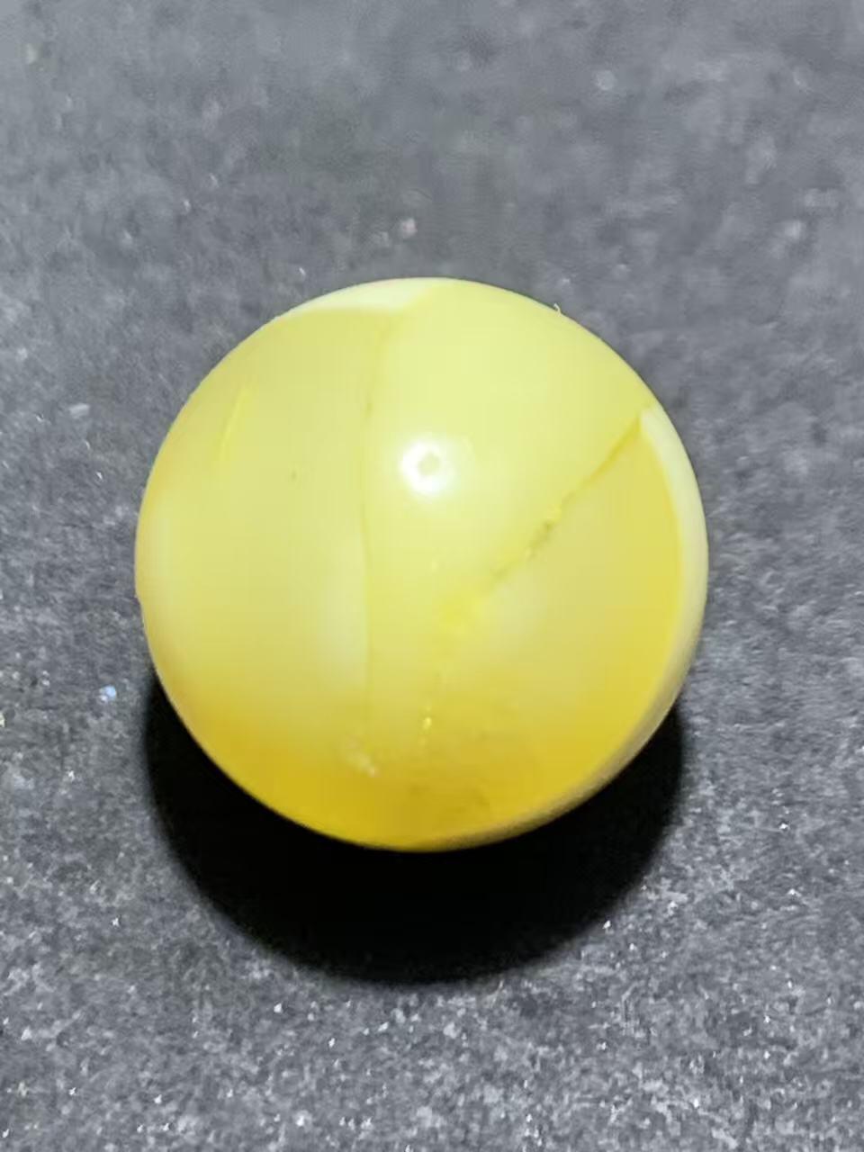 天然乌克兰原矿蜜蜡通货圆珠一颗，