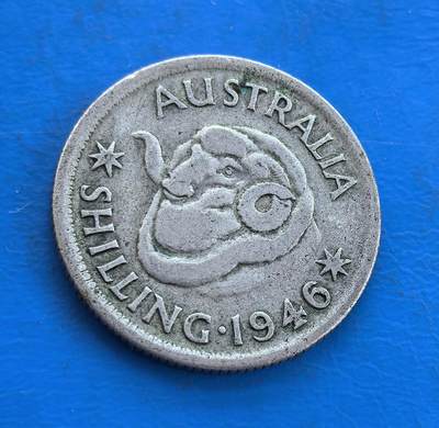 外国优质银币南亚香港苏联等专场，周六九点倒数截拍，满百包邮，持续收拍 - 澳大利亚1946 年乔治六世 1 先令银币，正面是国王侧面像，轮廓沉稳刚毅，尽显英联邦王室风范；背面是澳洲本土的伞蜥图案，设计独特，温润包浆沉淀着二战后澳洲的历史底蕴，兼具地域特色与收藏价值。