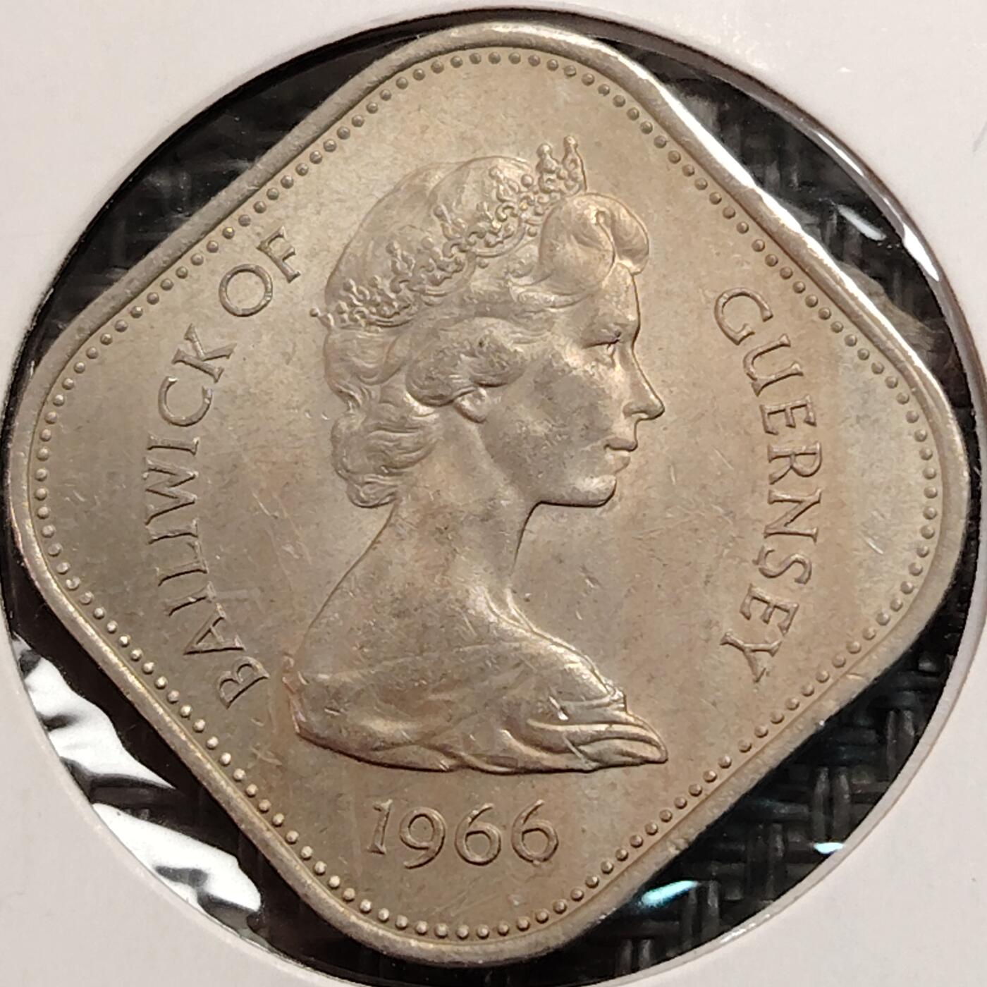 布加迪🐬～世界钱币(上海)🌾第 269 期 /  各国套币和散币 英属根西岛 1966年 10先令 诺曼征服900周年纪念币