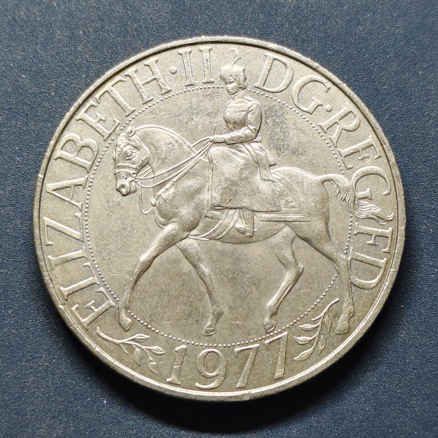 【全场包邮】纯粹捡漏拍494场 英国1977年1克朗女王登基25周年克朗型纪念币